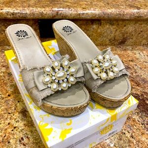 Yellow box wedge shoe